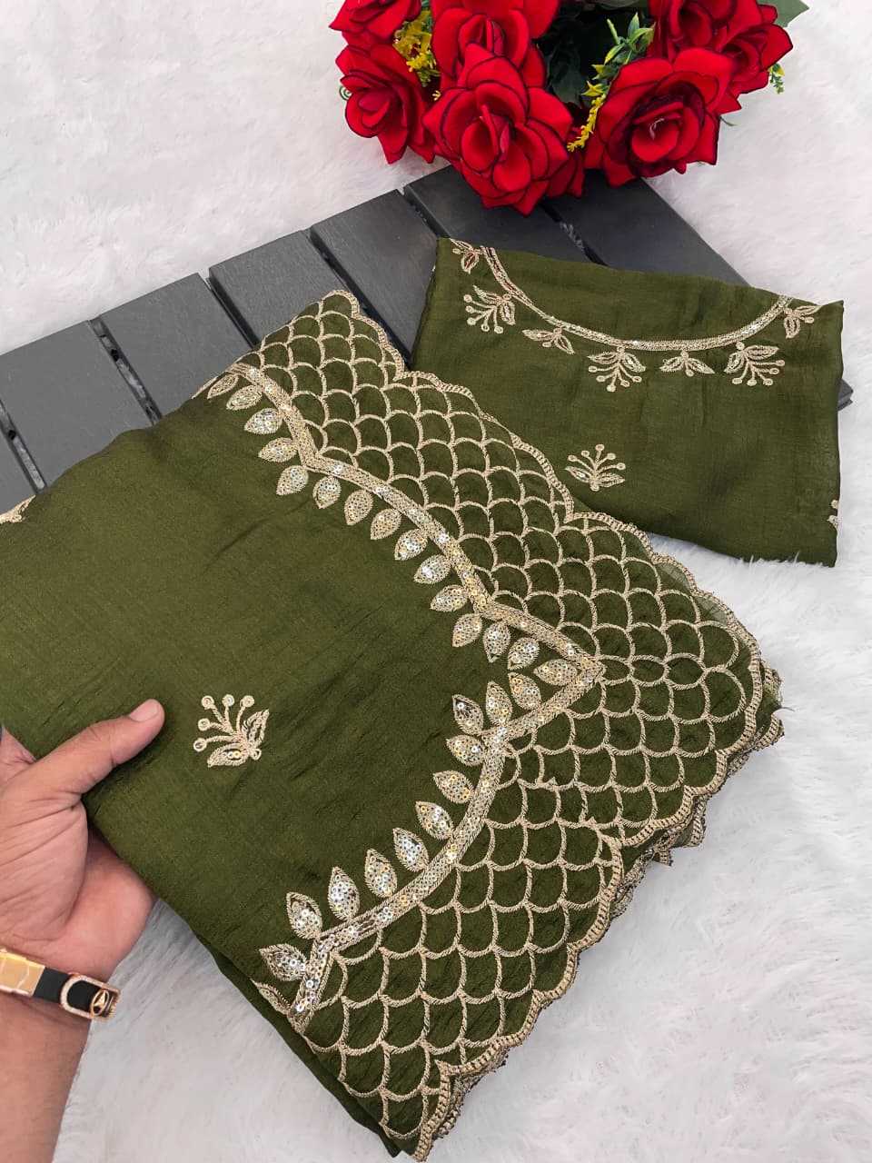 Calviarc Aabha Vichitra Silk Embroidered Saree with Sequin Thread Work