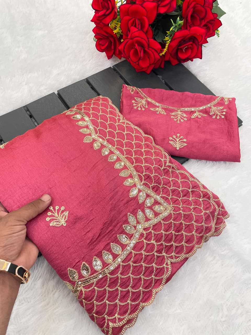 Calviarc Aabha Vichitra Silk Embroidered Saree with Sequin Thread Work