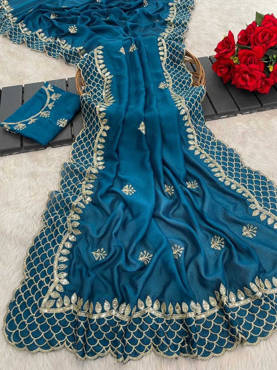 Calviarc Aabha Vichitra Silk Embroidered Saree with Sequin Thread Work