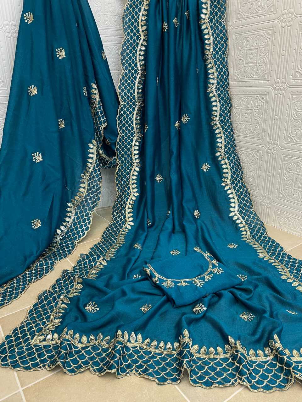 Calviarc Aabha Vichitra Silk Embroidered Saree with Sequin Thread Work