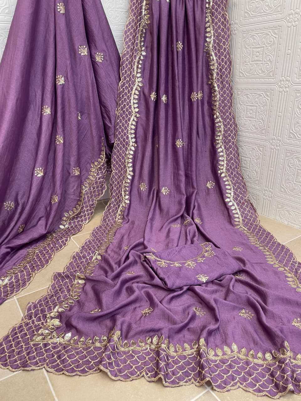 Calviarc Aabha Vichitra Silk Embroidered Saree with Sequin Thread Work